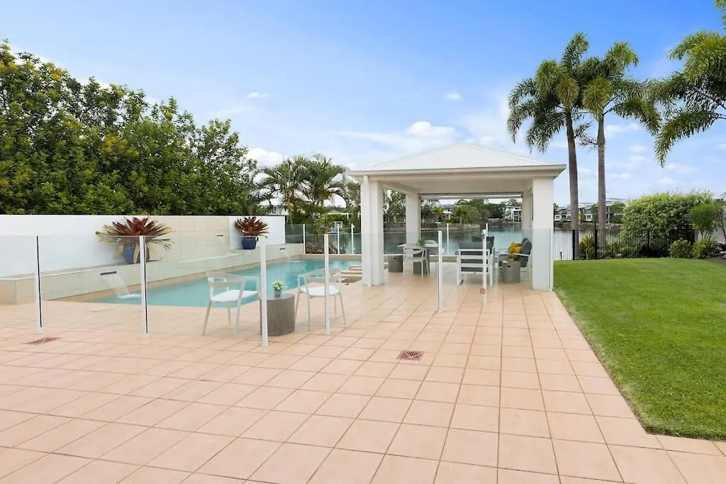 Semesterbostad Stunning Waterfront Coastal Retreat, Sleeps 13 Villa Twin Waters