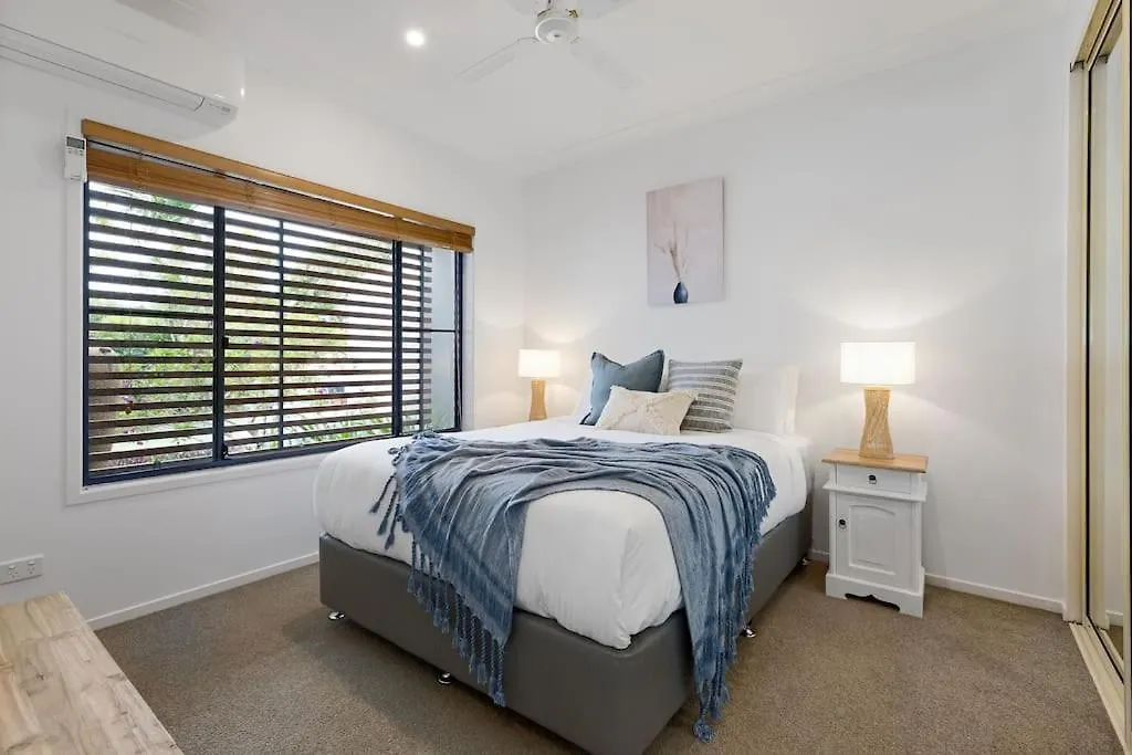 Semesterbostad Stunning Waterfront Coastal Retreat, Sleeps 13 Villa Twin Waters