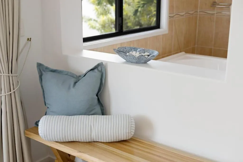 Semesterbostad Stunning Waterfront Coastal Retreat, Sleeps 13 Villa Twin Waters
