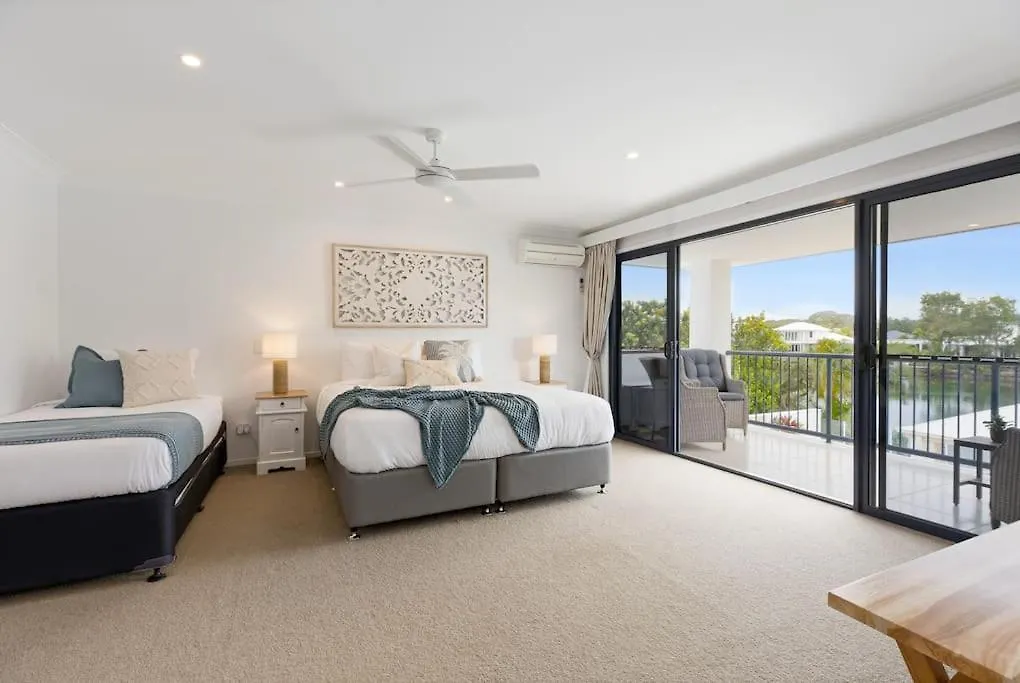 Semesterbostad Stunning Waterfront Coastal Retreat, Sleeps 13 Villa Twin Waters Australien