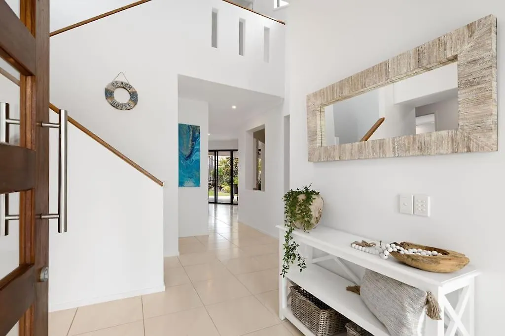 Vila Stunning Waterfront Coastal Retreat, Sleeps 13 Twin Waters Austrálie