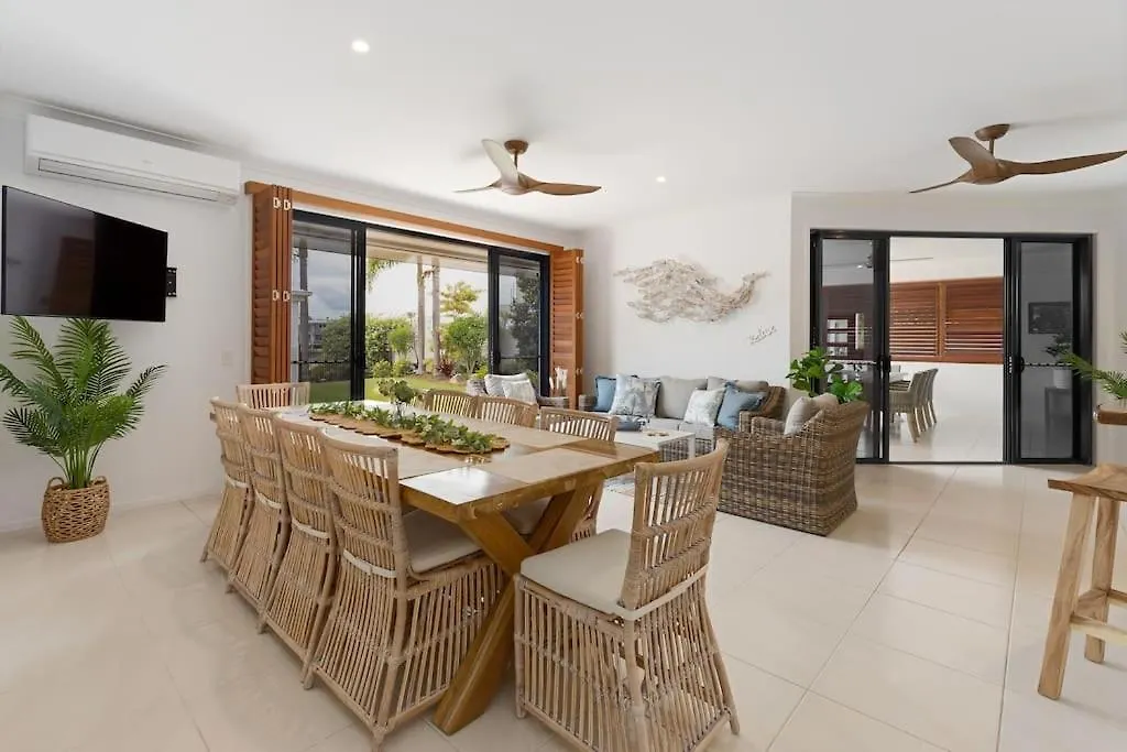 Vila Stunning Waterfront Coastal Retreat, Sleeps 13 Twin Waters 0*,  Austrálie